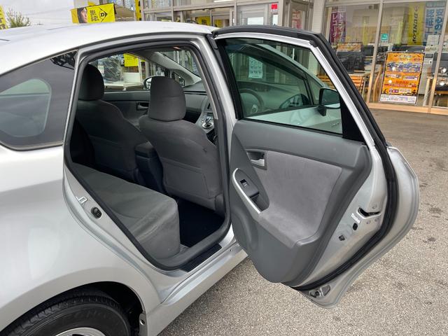 プリウス Ｓ【タイミングチェーン】【スマートキー＆プッシュスタート】　【禁煙車】【純正ＳＤナビ／ワンセグ／ＢＴ接続／ＭＳＶ／バックカメラ】【フォグランプ＆オートライト】【ＥＴＣ】【オートＡ／Ｃ】【電格ミラー】【ミラーウインカー】【取説＆保証書】【スペアキー有】（10枚目）