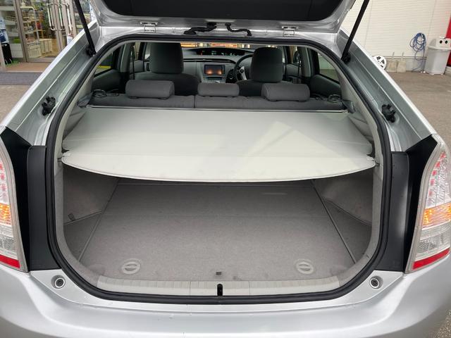 プリウス Ｓ【タイミングチェーン】【スマートキー＆プッシュスタート】　【禁煙車】【純正ＳＤナビ／ワンセグ／ＢＴ接続／ＭＳＶ／バックカメラ】【フォグランプ＆オートライト】【ＥＴＣ】【オートＡ／Ｃ】【電格ミラー】【ミラーウインカー】【取説＆保証書】【スペアキー有】（16枚目）