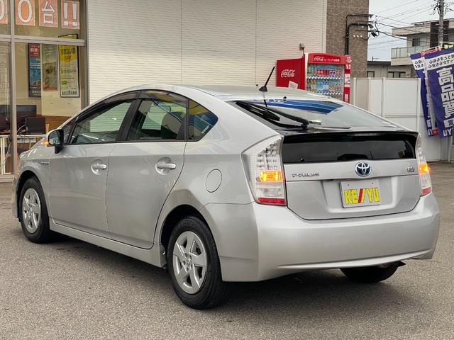 プリウス Ｓ【タイミングチェーン】【スマートキー＆プッシュスタート】　【禁煙車】【純正ＳＤナビ／ワンセグ／ＢＴ接続／ＭＳＶ／バックカメラ】【フォグランプ＆オートライト】【ＥＴＣ】【オートＡ／Ｃ】【電格ミラー】【ミラーウインカー】【取説＆保証書】【スペアキー有】（26枚目）