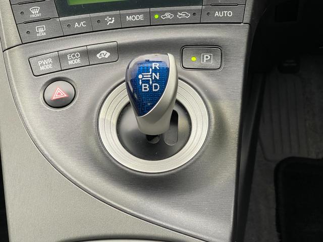 プリウス Ｓ【タイミングチェーン】【スマートキー＆プッシュスタート】　【禁煙車】【純正ＳＤナビ／ワンセグ／ＢＴ接続／ＭＳＶ／バックカメラ】【フォグランプ＆オートライト】【ＥＴＣ】【オートＡ／Ｃ】【電格ミラー】【ミラーウインカー】【取説＆保証書】【スペアキー有】（34枚目）