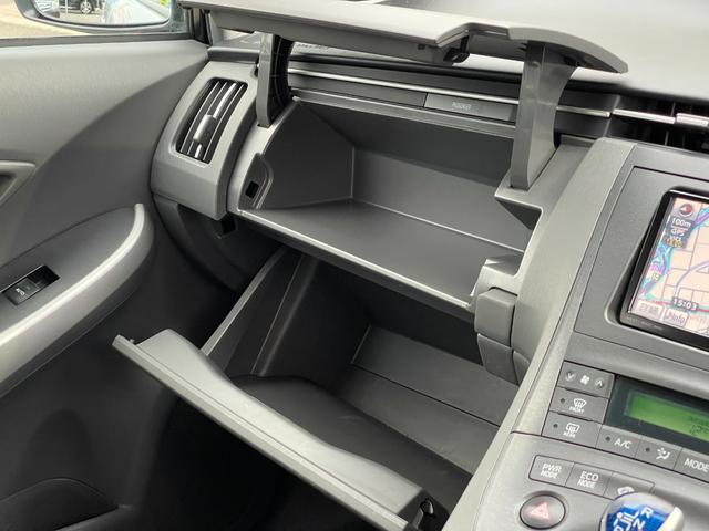 プリウス Ｓ【タイミングチェーン】【スマートキー＆プッシュスタート】　【禁煙車】【純正ＳＤナビ／ワンセグ／ＢＴ接続／ＭＳＶ／バックカメラ】【フォグランプ＆オートライト】【ＥＴＣ】【オートＡ／Ｃ】【電格ミラー】【ミラーウインカー】【取説＆保証書】【スペアキー有】（41枚目）