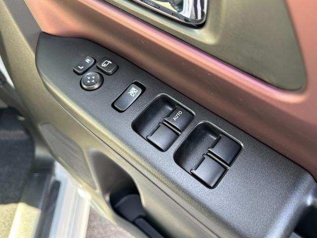 スペーシアカスタム ハイブリッドXSターボ【4WD】【届出済未使用車】衝突軽減 【車線逸脱警報】【純正9型メモリーナビ/地デジ/BT接続/全方位カメラ】【追従クルコン】【両側電動ドア】【LEDオートライト】ヒータ付ハーフレザー 電動パーキング HUD コーナーセンサ- 後席送風機(41枚目)