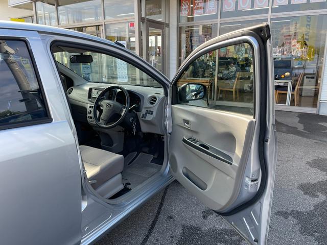 プレオプラス F スマートアシスト【衝突軽減&誤発進抑制機能】【禁煙車】 【先行車お知らせ機能】【純正オーディオ/CD/ミュージックプレイヤー接続可】【アイドリングストップ】【キーレス】レベライザー 横滑り防止 盗難防止装置 スペアキー有(17枚目)