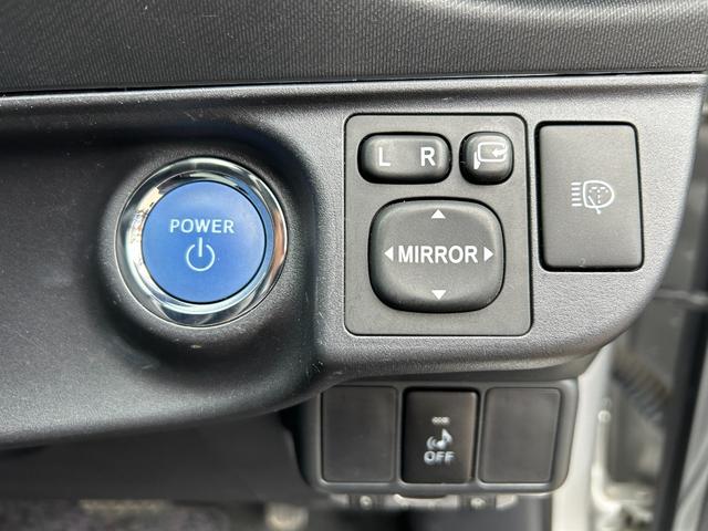 アクア Ｓ【愛媛仕入】【２０２４年製グッドイヤータイヤ】【禁煙車】　【純正ＳＤナビ／ワンセグ／ＢＴ接続】【ＬＥＤオートライト＆フォグ】【ヘッドライトウォッシャー】【ＥＴＣ】【オートエアコン】【スマートキー＆プッシュスタート】盗難防止装置　電格ミラー　ミラーウインカー（6枚目）