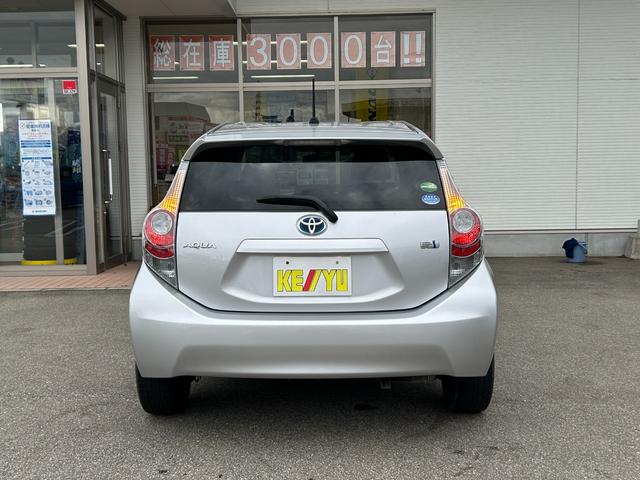 アクア Ｓ【愛媛仕入】【２０２４年製グッドイヤータイヤ】【禁煙車】　【純正ＳＤナビ／ワンセグ／ＢＴ接続】【ＬＥＤオートライト＆フォグ】【ヘッドライトウォッシャー】【ＥＴＣ】【オートエアコン】【スマートキー＆プッシュスタート】盗難防止装置　電格ミラー　ミラーウインカー（11枚目）