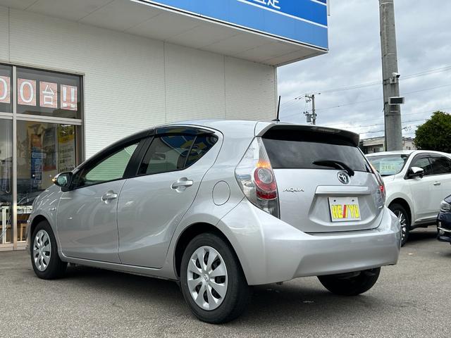 アクア Ｓ【愛媛仕入】【２０２４年製グッドイヤータイヤ】【禁煙車】　【純正ＳＤナビ／ワンセグ／ＢＴ接続】【ＬＥＤオートライト＆フォグ】【ヘッドライトウォッシャー】【ＥＴＣ】【オートエアコン】【スマートキー＆プッシュスタート】盗難防止装置　電格ミラー　ミラーウインカー（17枚目）