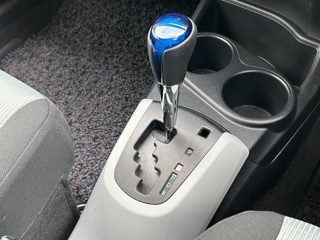 アクア Ｓ【愛媛仕入】【２０２４年製グッドイヤータイヤ】【禁煙車】　【純正ＳＤナビ／ワンセグ／ＢＴ接続】【ＬＥＤオートライト＆フォグ】【ヘッドライトウォッシャー】【ＥＴＣ】【オートエアコン】【スマートキー＆プッシュスタート】盗難防止装置　電格ミラー　ミラーウインカー（31枚目）