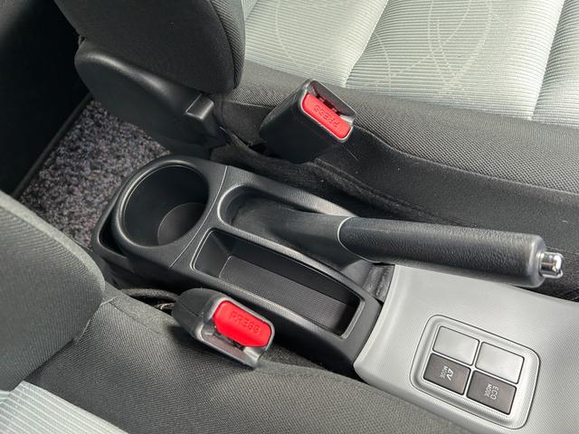 アクア Ｓ【愛媛仕入】【２０２４年製グッドイヤータイヤ】【禁煙車】　【純正ＳＤナビ／ワンセグ／ＢＴ接続】【ＬＥＤオートライト＆フォグ】【ヘッドライトウォッシャー】【ＥＴＣ】【オートエアコン】【スマートキー＆プッシュスタート】盗難防止装置　電格ミラー　ミラーウインカー（33枚目）