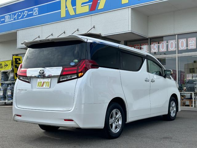 店内のキッズコーナーには人気ゲームやＤＶＤをご用意、ＴＶ・雑誌も取り揃えておりますので整備待ち時間でも退屈致しません♪各種お飲み物のご用意、お子様には風船とお菓子をプレゼントしております♪