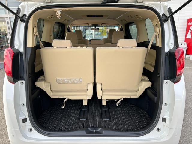 店内のキッズコーナーには人気ゲームやＤＶＤをご用意、ＴＶ・雑誌も取り揃えておりますので整備待ち時間でも退屈致しません♪各種お飲み物のご用意、お子様には風船とお菓子をプレゼントしております♪