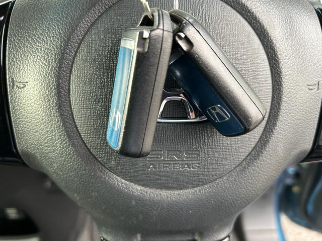 Ｎ－ＯＮＥ プレミアム【あんしんＰＫＧ】【衝突軽減】【純正アルミ】禁煙車　【純正メモリーナビ／地デジ／ＢＴ接続／バックカメラ】【ＨＩＤオートライト】【ＥＴＣ】【アイドリングストップ】スマートキー＆プッシュスタート　オートＡ／Ｃ　ミラーウインカー　電格ミラー　横滑り防止装置（8枚目）