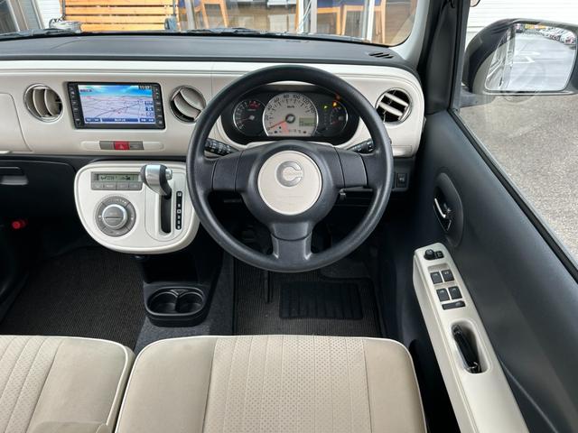 店内のキッズコーナーには人気ゲームやＤＶＤをご用意、ＴＶ・雑誌も取り揃えておりますので整備待ち時間でも退屈致しません♪各種お飲み物のご用意、お子様には風船とお菓子をプレゼントしております♪