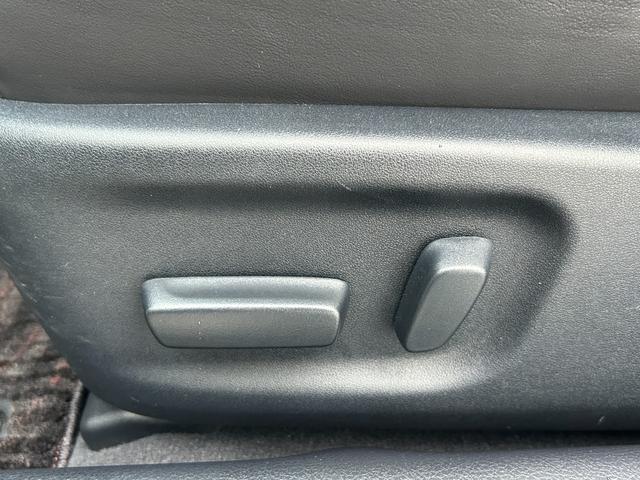 クラウン アスリートGi-Four【4WD】【衝突軽減&車線逸脱警報】 【2023年製ヨコハマ】禁煙【寒冷地仕様】【純正8型ナビ/地デジ/BT接続/全方位カメラ】【純正ドラレコ】【ヒーター&クーラー付電動黒革シート】追従クルコン BSM コーナーセンサ- ETC2.0(42枚目)