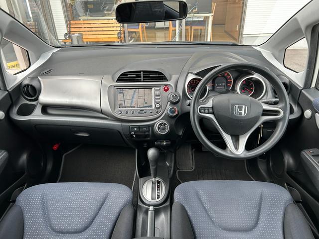 フィット G【タイミングチェーン】【2023年製ダンロップタイヤ】禁煙 【純正HDDナビ/ワンセグ/CD&DVD再生/バックカメラ】【ETC】【キーレス】【電格ミラー】【ミラーウインカー】【スペアキー有】(3枚目)