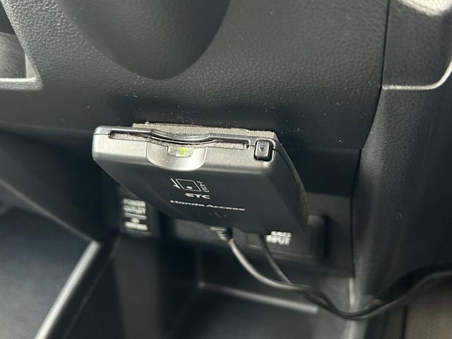 フィット G【タイミングチェーン】【2023年製ダンロップタイヤ】禁煙 【純正HDDナビ/ワンセグ/CD&DVD再生/バックカメラ】【ETC】【キーレス】【電格ミラー】【ミラーウインカー】【スペアキー有】(6枚目)