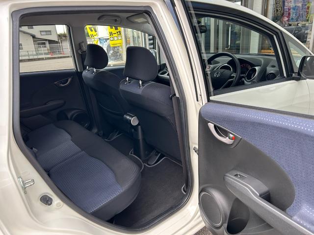 フィット G【タイミングチェーン】【2023年製ダンロップタイヤ】禁煙 【純正HDDナビ/ワンセグ/CD&DVD再生/バックカメラ】【ETC】【キーレス】【電格ミラー】【ミラーウインカー】【スペアキー有】(20枚目)