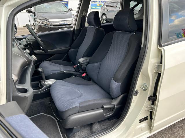 フィット G【タイミングチェーン】【2023年製ダンロップタイヤ】禁煙 【純正HDDナビ/ワンセグ/CD&DVD再生/バックカメラ】【ETC】【キーレス】【電格ミラー】【ミラーウインカー】【スペアキー有】(23枚目)