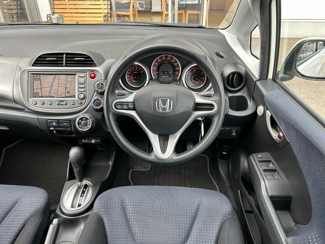 フィット G【タイミングチェーン】【2023年製ダンロップタイヤ】禁煙 【純正HDDナビ/ワンセグ/CD&DVD再生/バックカメラ】【ETC】【キーレス】【電格ミラー】【ミラーウインカー】【スペアキー有】(28枚目)