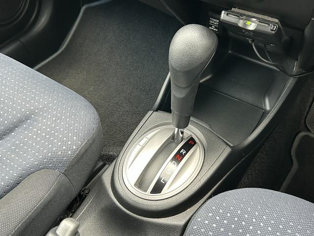 フィット G【タイミングチェーン】【2023年製ダンロップタイヤ】禁煙 【純正HDDナビ/ワンセグ/CD&DVD再生/バックカメラ】【ETC】【キーレス】【電格ミラー】【ミラーウインカー】【スペアキー有】(34枚目)