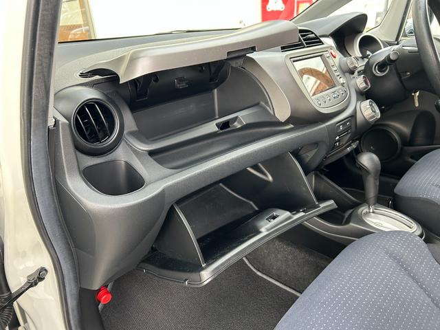 フィット G【タイミングチェーン】【2023年製ダンロップタイヤ】禁煙 【純正HDDナビ/ワンセグ/CD&DVD再生/バックカメラ】【ETC】【キーレス】【電格ミラー】【ミラーウインカー】【スペアキー有】(37枚目)