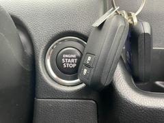 【スマートキー＆プッシュスタート】鍵をポケットやカバンに入れたままドアの解錠と施錠、エンジンの始動までできます。 6
