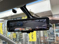 【デジタルインナーミラー】車両後方のカメラ映像をミラー面に映し出して、クリアな後方視界を確保。 6