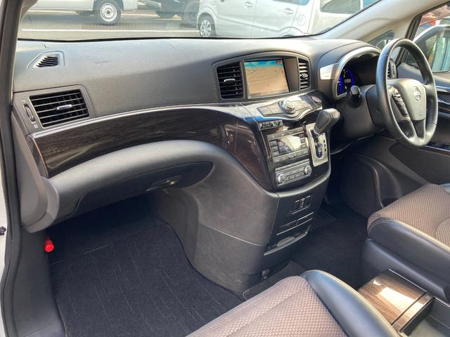 エルグランド 250ハイウェイスター 純正HDDナビ/フルセグTV アラウンドビューモニター 純正18インチAW 社外後席モニター Wエアコン オートライト 片側パワースライドドア HID フォグランプ(15枚目)