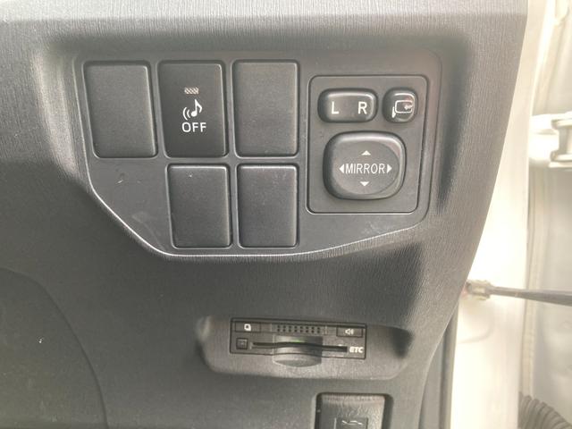 プリウス Ｓ　純正ＣＤオーディオ　ＥＴＣ　ドラレコ　オートライト　ＨＩＤ　１５インチＡＷ　スマートキー／プッシュスタート（40枚目）
