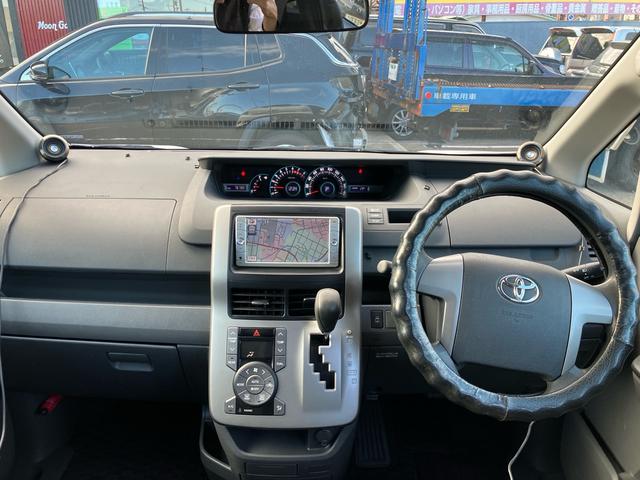 ヴォクシー X Lエディション 純正ナビ 地デジTV バックカメラ 両側スライドドア 左片側パワースライドドア キーレスエントリー アルミホイール HIDヘッドライト 運転席・助手席エアバック ABS(2枚目)