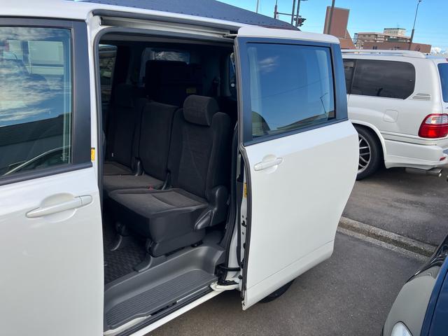 ヴォクシー X Lエディション 純正ナビ 地デジTV バックカメラ 両側スライドドア 左片側パワースライドドア キーレスエントリー アルミホイール HIDヘッドライト 運転席・助手席エアバック ABS(12枚目)