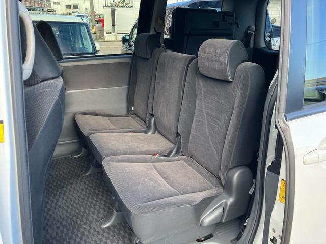 ヴォクシー X Lエディション 純正ナビ 地デジTV バックカメラ 両側スライドドア 左片側パワースライドドア キーレスエントリー アルミホイール HIDヘッドライト 運転席・助手席エアバック ABS(13枚目)