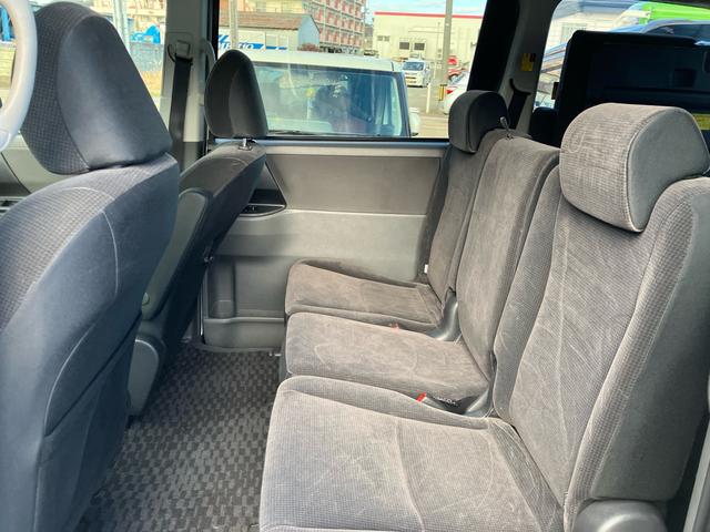 ヴォクシー X Lエディション 純正ナビ 地デジTV バックカメラ 両側スライドドア 左片側パワースライドドア キーレスエントリー アルミホイール HIDヘッドライト 運転席・助手席エアバック ABS(14枚目)