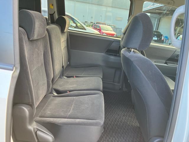 ヴォクシー X Lエディション 純正ナビ 地デジTV バックカメラ 両側スライドドア 左片側パワースライドドア キーレスエントリー アルミホイール HIDヘッドライト 運転席・助手席エアバック ABS(15枚目)