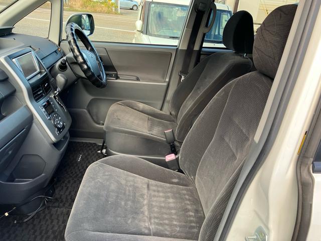 ヴォクシー X Lエディション 純正ナビ 地デジTV バックカメラ 両側スライドドア 左片側パワースライドドア キーレスエントリー アルミホイール HIDヘッドライト 運転席・助手席エアバック ABS(17枚目)