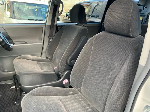 ヴォクシー X Lエディション 純正ナビ 地デジTV バックカメラ 両側スライドドア 左片側パワースライドドア キーレスエントリー アルミホイール HIDヘッドライト 運転席・助手席エアバック ABS(18枚目)