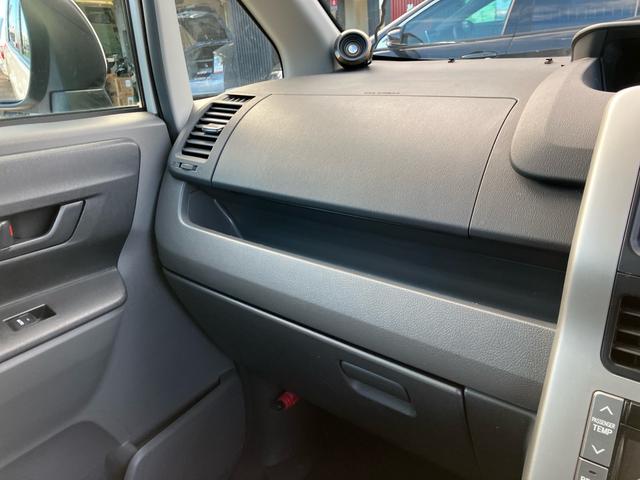 ヴォクシー X Lエディション 純正ナビ 地デジTV バックカメラ 両側スライドドア 左片側パワースライドドア キーレスエントリー アルミホイール HIDヘッドライト 運転席・助手席エアバック ABS(21枚目)