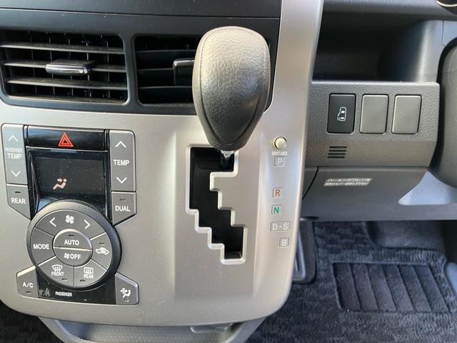 ヴォクシー X Lエディション 純正ナビ 地デジTV バックカメラ 両側スライドドア 左片側パワースライドドア キーレスエントリー アルミホイール HIDヘッドライト 運転席・助手席エアバック ABS(24枚目)