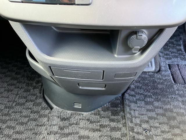 ヴォクシー X Lエディション 純正ナビ 地デジTV バックカメラ 両側スライドドア 左片側パワースライドドア キーレスエントリー アルミホイール HIDヘッドライト 運転席・助手席エアバック ABS(26枚目)