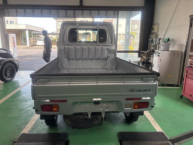 ハイゼットトラック スタンダード４ＷＤ　４ＷＤ　軽トラック　ＡＴ　エアコン　パワーステアリング　運転席エアバッグ　ＣＤ　ミュージックプレイヤー接続可（3枚目）