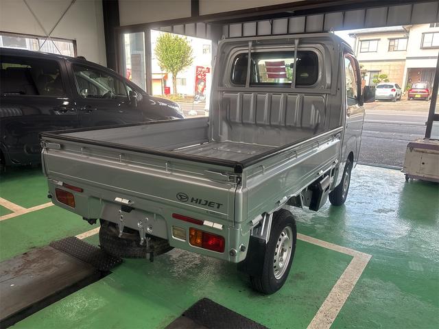 ハイゼットトラック スタンダード４ＷＤ　４ＷＤ　軽トラック　ＡＴ　エアコン　パワーステアリング　運転席エアバッグ　ＣＤ　ミュージックプレイヤー接続可（4枚目）