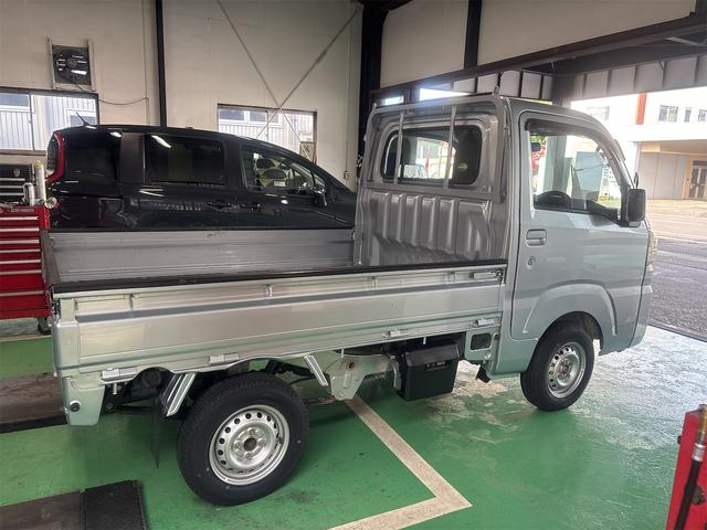 ハイゼットトラック スタンダード４ＷＤ　４ＷＤ　軽トラック　ＡＴ　エアコン　パワーステアリング　運転席エアバッグ　ＣＤ　ミュージックプレイヤー接続可（5枚目）