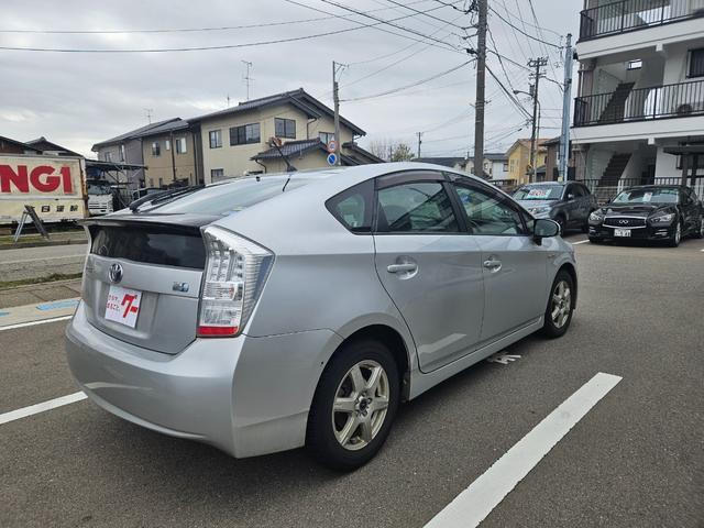 プリウス Ｇ　３０プリウス　Ｇ　スタッドレスタイヤ付き（8枚目）