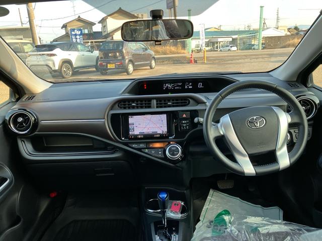 アクア G メモリーナビ フルセグ Bluetooth対応 バックカメラ クルーズコントロール スマートキー 運転席・助手席エアバック ABS 横滑り防止装置(2枚目)