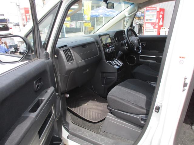 D パワーパッケージ ディーゼルターボ 4WD-東京仕入車-走行28553km 禁煙 走行28553km 7人乗り 後席モニター 両側自動ドア クルーズコントロール シートヒーター 地デジナビ Bカメラ HID 純正アルミ(21枚目)