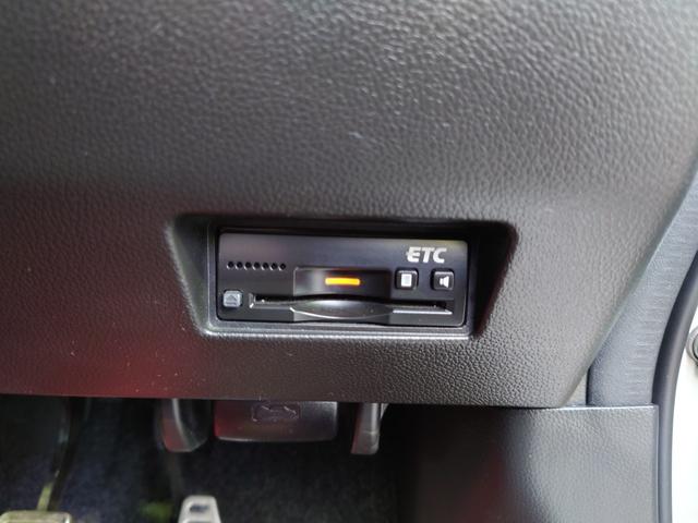 ベースグレード 6速MT車 衝突軽減 千葉仕入 禁煙車 車線逸脱警報 Bluetoothオーディオ地デジSDナビ シートヒーター 追従クルコン ETC LEDオートライト&フォグ スマートキー バックカメラ ミラーウインカー 盗難防止 オートAC(7枚目)