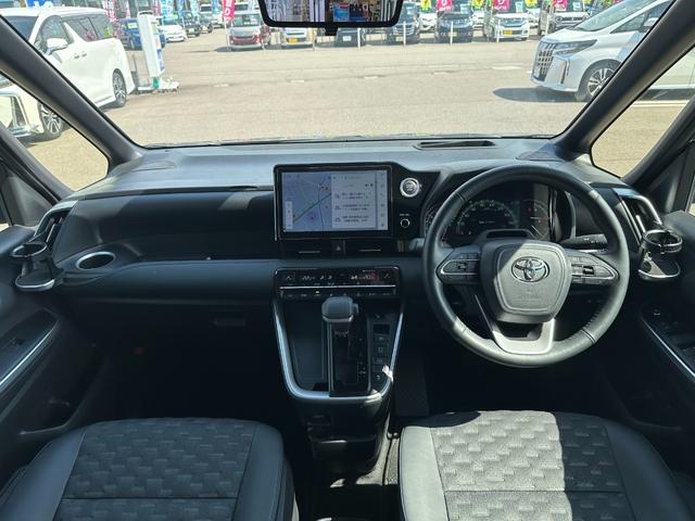 ヴォクシー Ｓ－Ｚ【衝突軽減＆車線逸脱警報】【１４型後席モニター】禁煙車　【純正１０型ナビ／地デジ／ＢＴ再生／全方位カメラ】【追従クルコン】【両側電動ドア】ヒーター付ハーフレザー　ＥＴＣ２．０　デジタルインナーミラー　パークアシスト　ＢＳＭ　電動パーキング　ワイパー熱線（3枚目）
