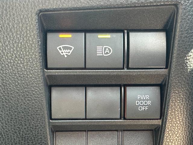 ヴォクシー Ｓ－Ｚ【衝突軽減＆車線逸脱警報】【１４型後席モニター】禁煙車　【純正１０型ナビ／地デジ／ＢＴ再生／全方位カメラ】【追従クルコン】【両側電動ドア】ヒーター付ハーフレザー　ＥＴＣ２．０　デジタルインナーミラー　パークアシスト　ＢＳＭ　電動パーキング　ワイパー熱線（10枚目）