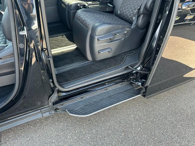 ヴォクシー Ｓ－Ｚ【衝突軽減＆車線逸脱警報】【１４型後席モニター】禁煙車　【純正１０型ナビ／地デジ／ＢＴ再生／全方位カメラ】【追従クルコン】【両側電動ドア】ヒーター付ハーフレザー　ＥＴＣ２．０　デジタルインナーミラー　パークアシスト　ＢＳＭ　電動パーキング　ワイパー熱線（13枚目）