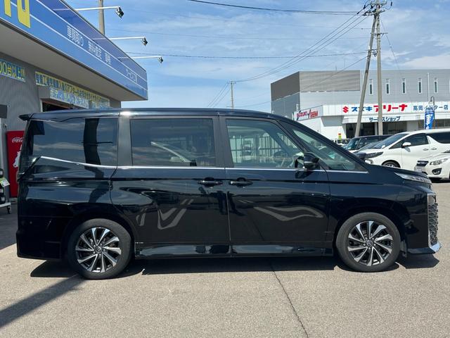 ヴォクシー Ｓ－Ｚ【衝突軽減＆車線逸脱警報】【１４型後席モニター】禁煙車　【純正１０型ナビ／地デジ／ＢＴ再生／全方位カメラ】【追従クルコン】【両側電動ドア】ヒーター付ハーフレザー　ＥＴＣ２．０　デジタルインナーミラー　パークアシスト　ＢＳＭ　電動パーキング　ワイパー熱線（16枚目）