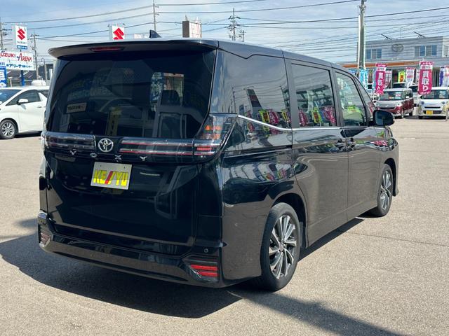 ヴォクシー Ｓ－Ｚ【衝突軽減＆車線逸脱警報】【１４型後席モニター】禁煙車　【純正１０型ナビ／地デジ／ＢＴ再生／全方位カメラ】【追従クルコン】【両側電動ドア】ヒーター付ハーフレザー　ＥＴＣ２．０　デジタルインナーミラー　パークアシスト　ＢＳＭ　電動パーキング　ワイパー熱線（17枚目）